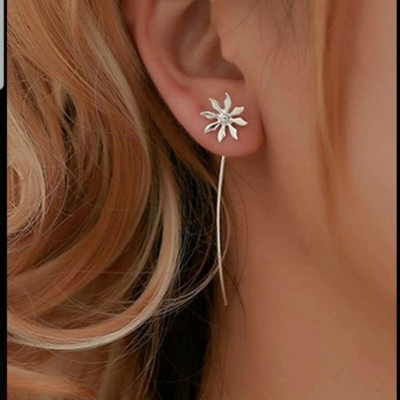 Nikkiwallflower Jewelry - *Gwendolyn* Flower Earrings